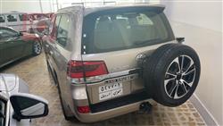 تۆیۆتا لاند کروزەر